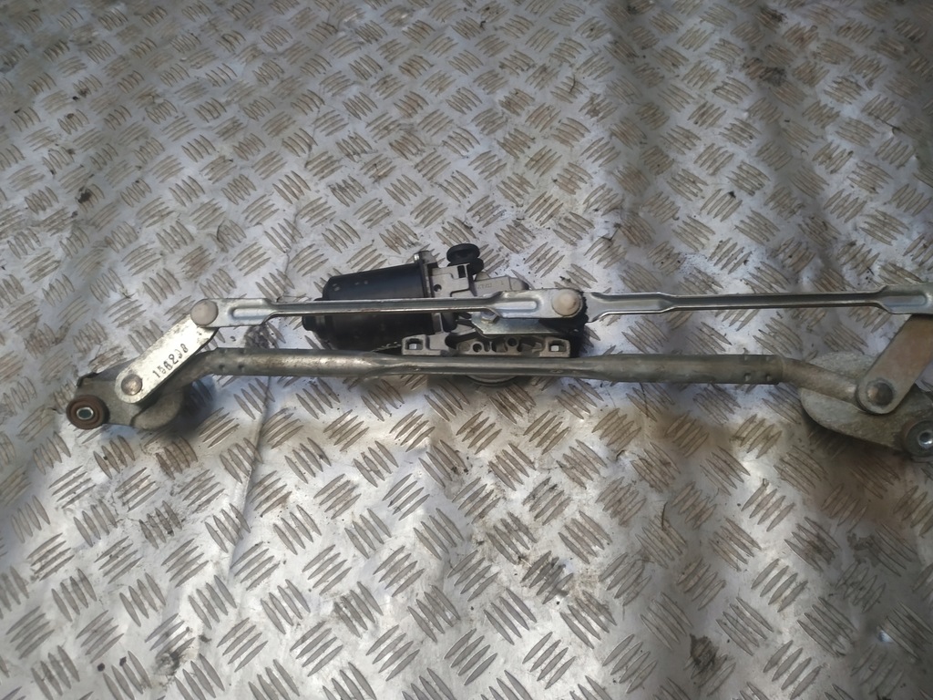 фото №9, Toyota avensis t25 моторчик дворник передних