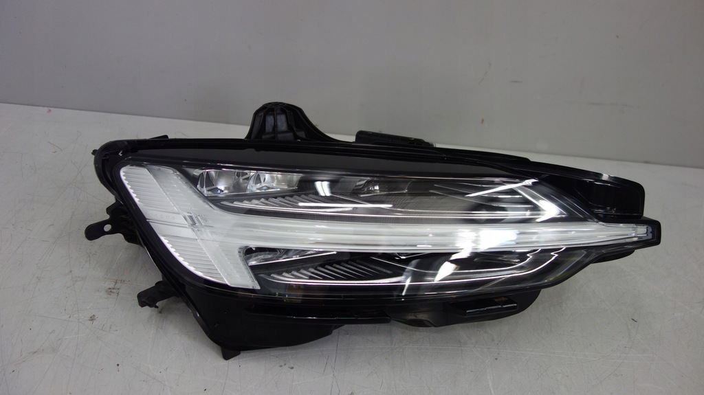 фото №1, Volvo s60 v60 ii лампа led правая 32228816