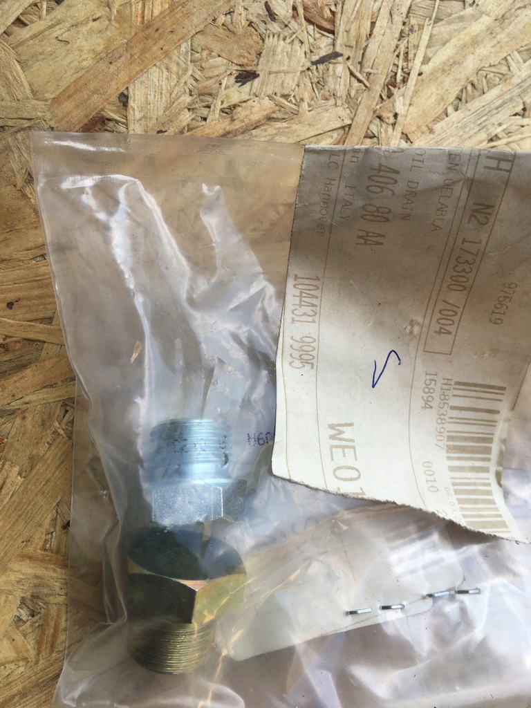 фото №1, 68040680aa mopar крышка сливной масла jeep liberty