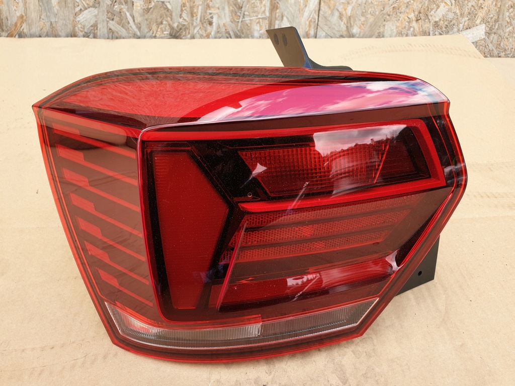 фото №1, Vw polo 2g лампа ліва задня 2g0945111b