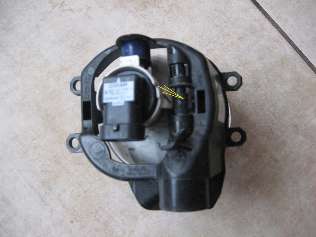 фото №5, L - p противотуманная фара - toyota auris - yaris iii - avensis