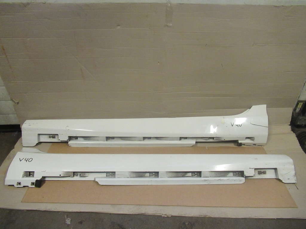 фото №1, Volvo v40 порог левый правый