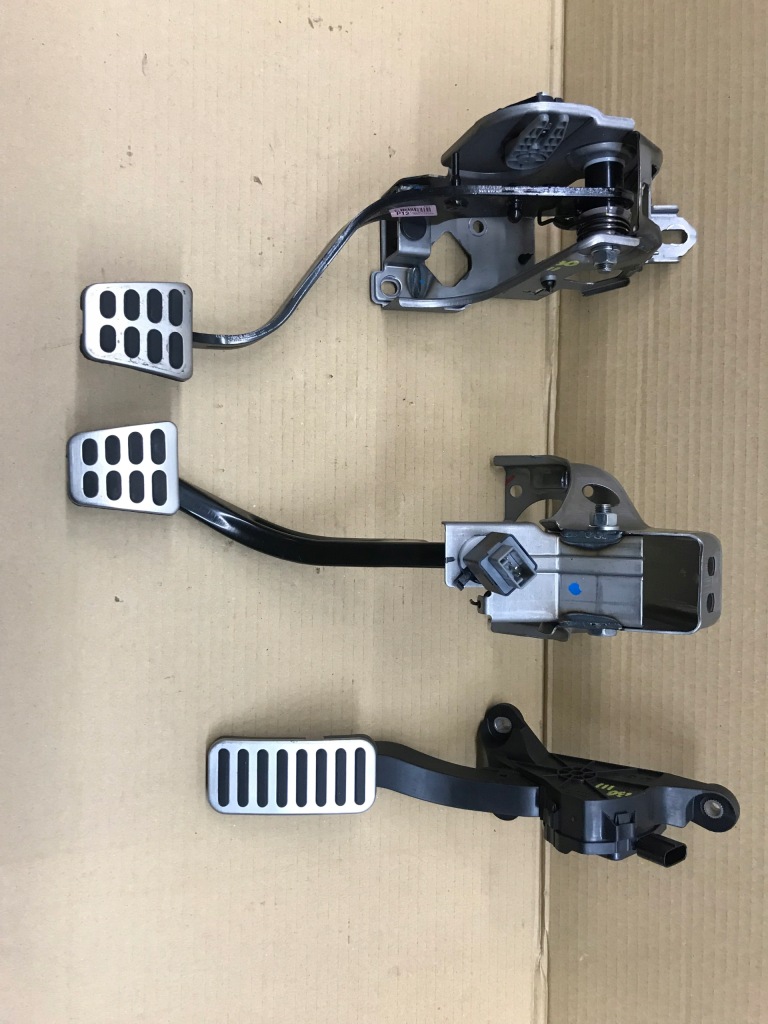 фото №1, Hyundai i30 iii педалі gaz зчеплення гальмо комплект europa