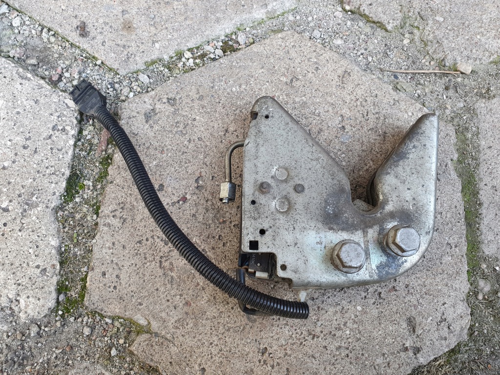 фото №1, Actros mp3 mp2 левый замок защёлка замок блокировка кабины 9303100083