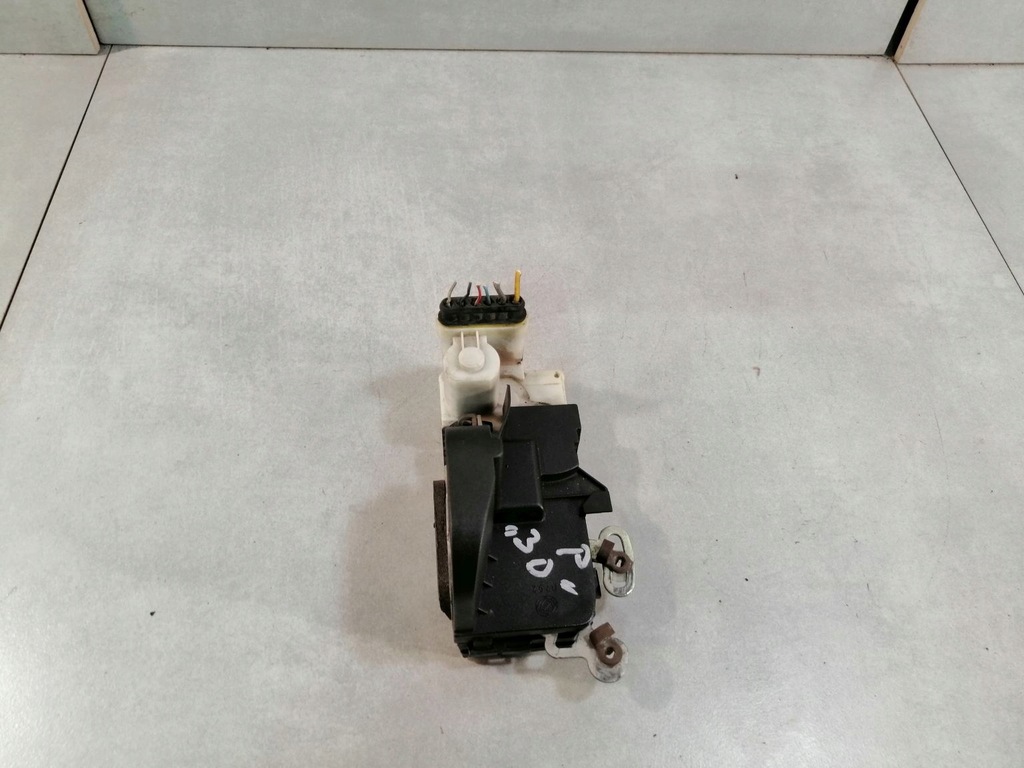 фото №1, Замок двері правий alfa romeo 147 6 pin 3 дверні