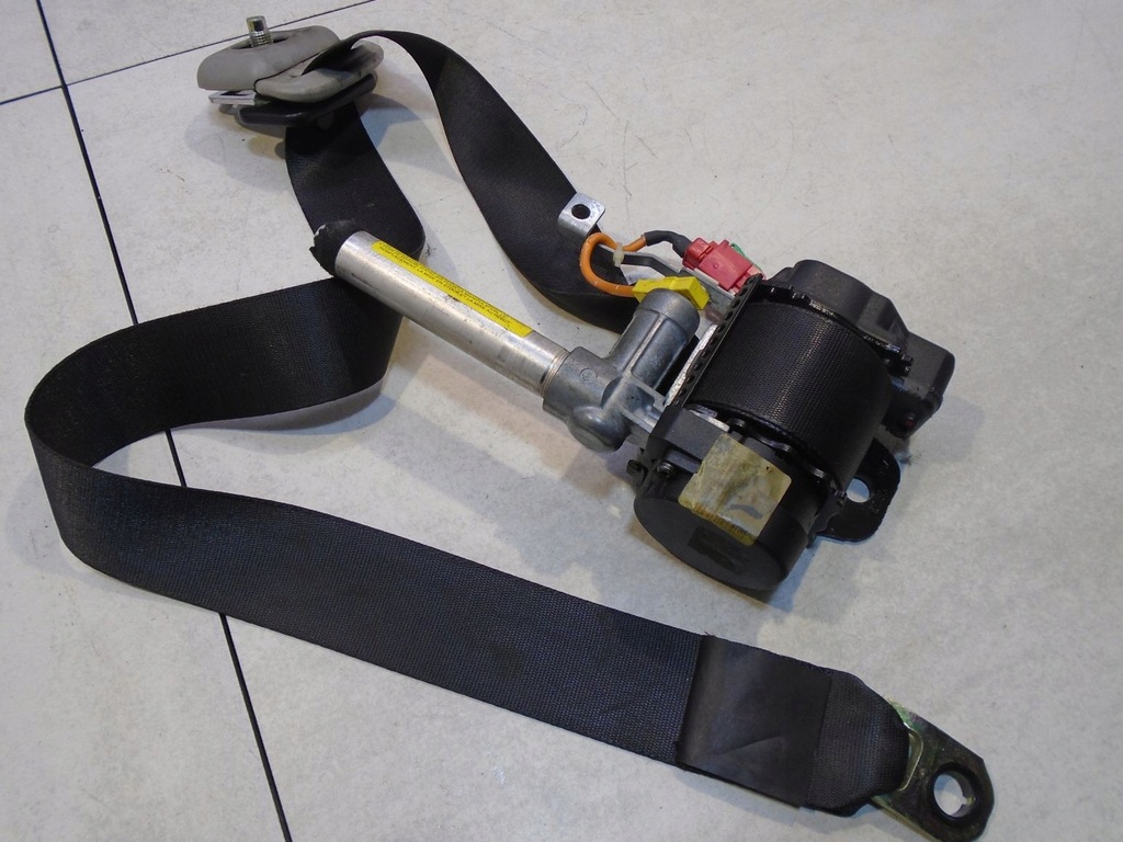 фото №1, Pas безпеки правий перед space star mr637363