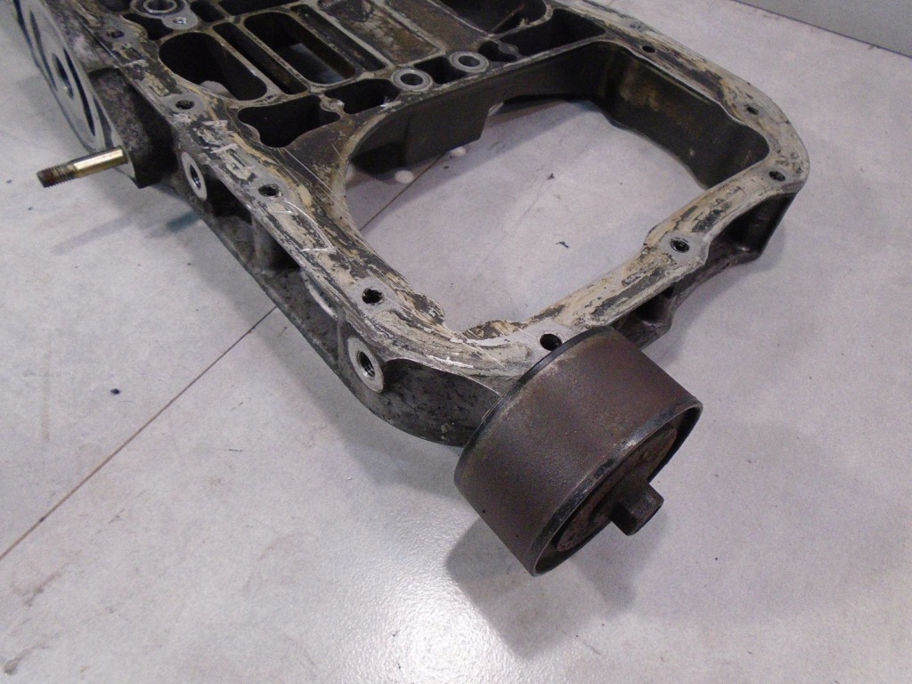 фото №2, Блок основание вала mazda premacy i 2.0 ditd