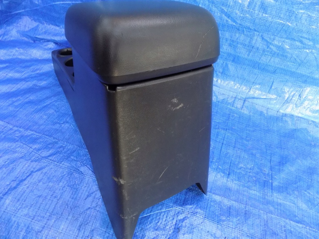 Тунель середній підлокітник тримач  на напої  mitsubishi l200 2 16- Недорого