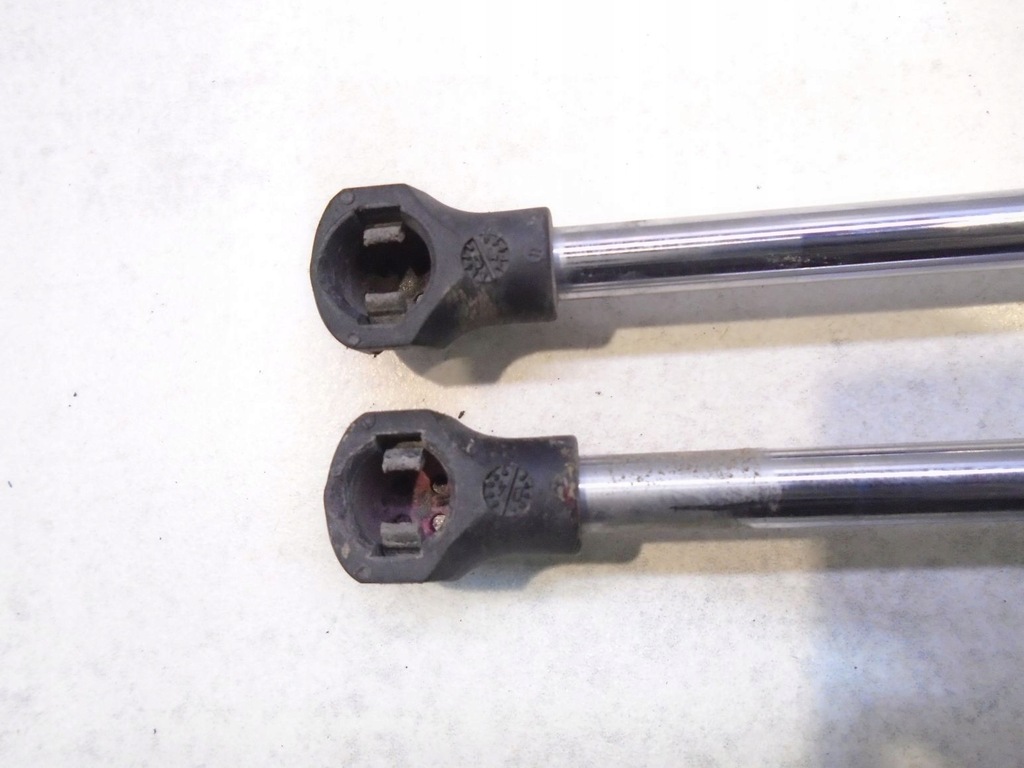 фото №4, Амортизаторы крышки задняя renault clio ii 7700842256c