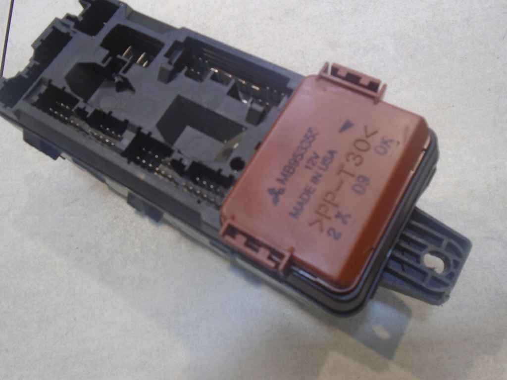 фото №4, Коробка запобіжників carisma lift mb953355