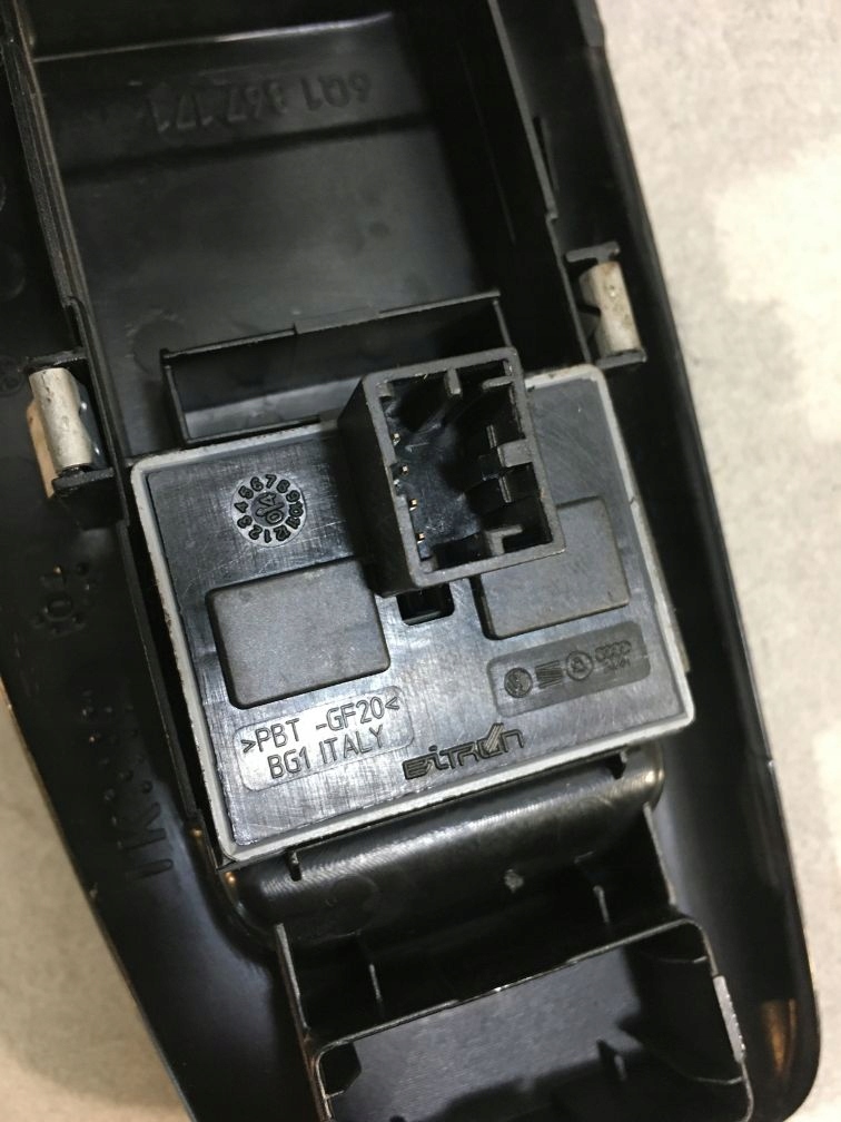 фото №6, Панель окон левый перед vw polo iv 9n 6q1867171