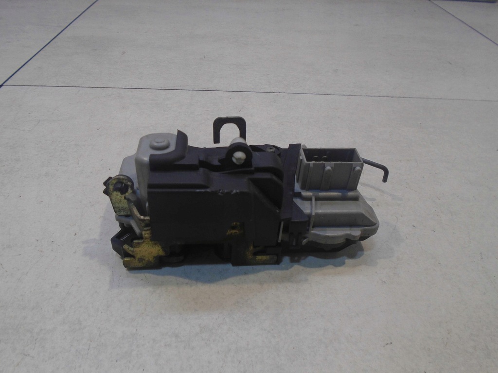 фото №4, Замок двері правий перед 306 cabrio lift 1.6 6 pin