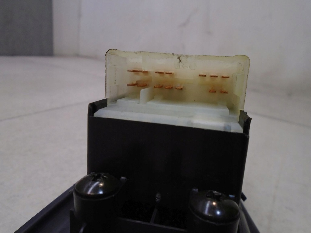 фото №5, Перемикач вікон лівий перед nissan almera n16