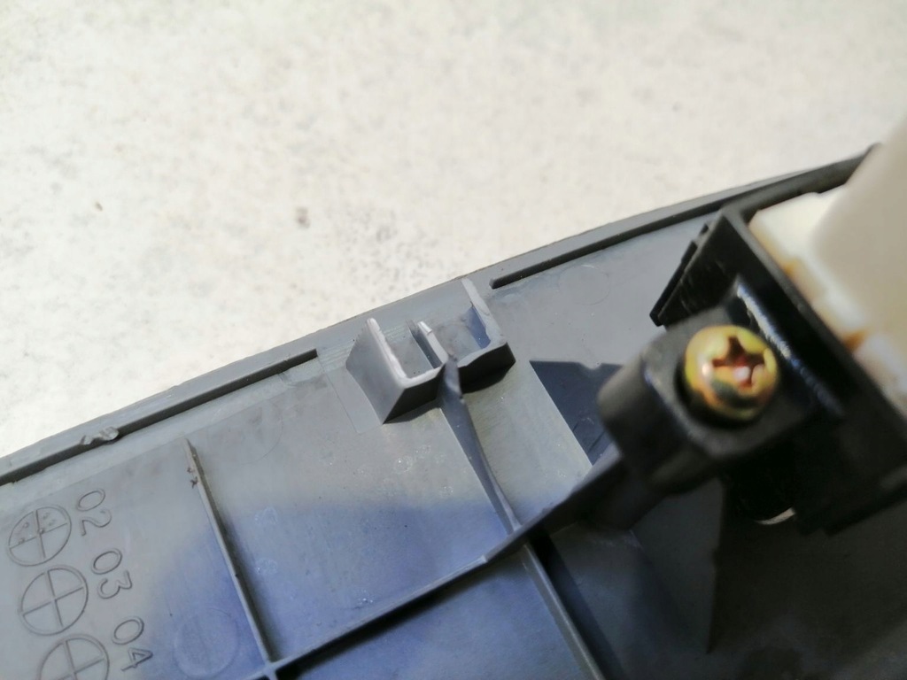 фото №7, Переключатель стекло правый перед mazda 6 gj6a684l1