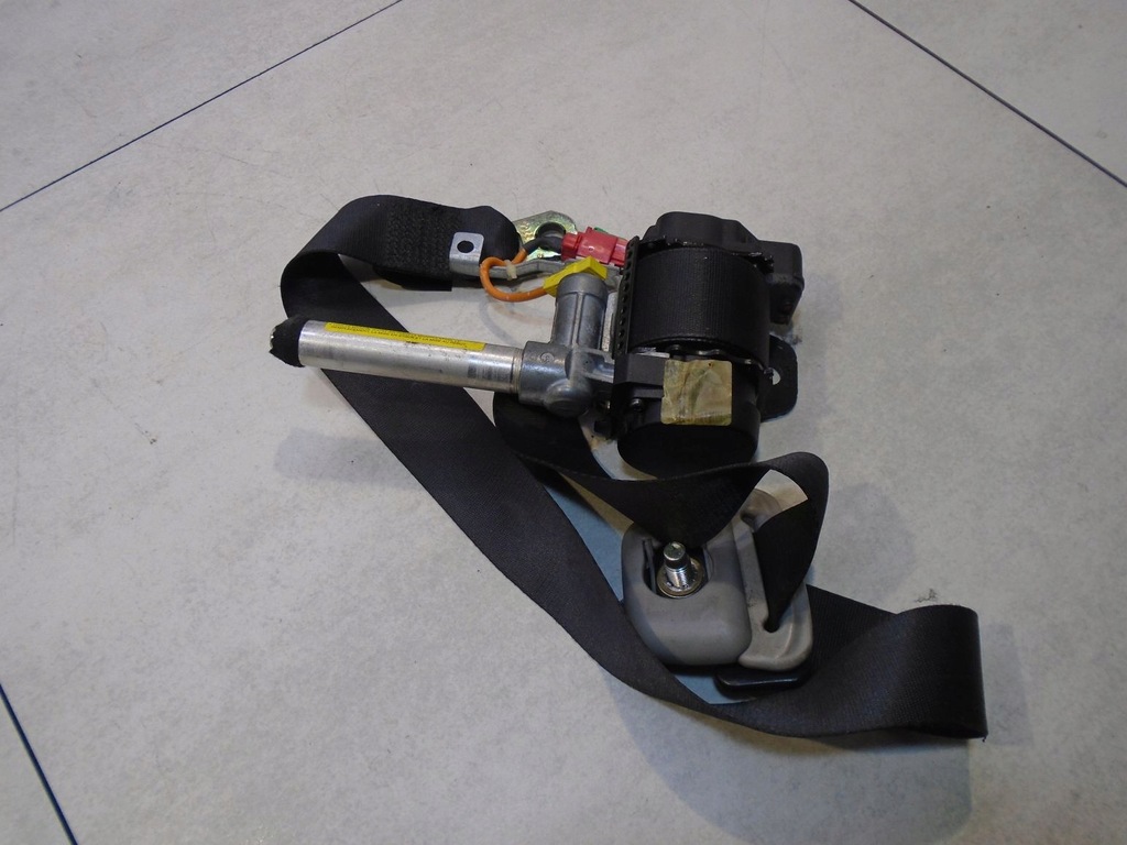 фото №7, Pas безпеки правий перед space star mr637363