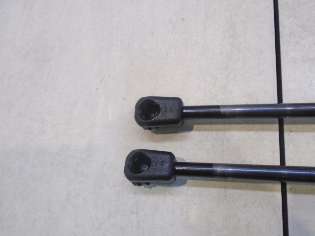 Амортизаторы крышки задний  mercedes w168 a1689801164 Оригинал