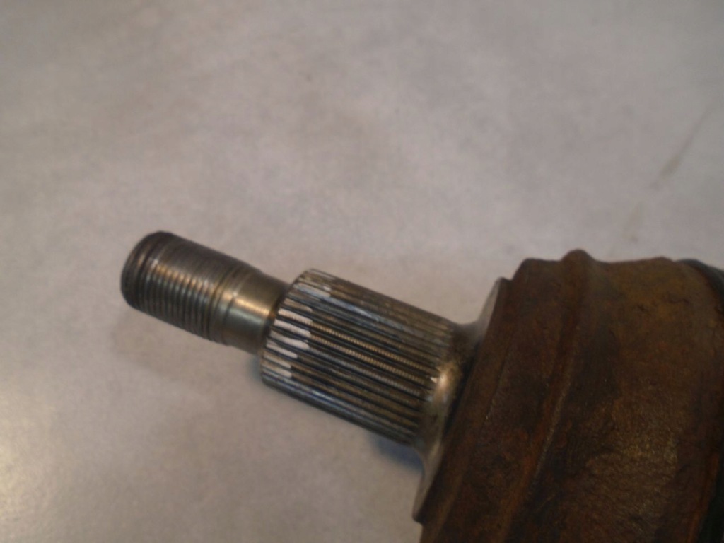 Приводной вал правая длинная vw golf iv 1.4 16v 1j0407272f в Украине