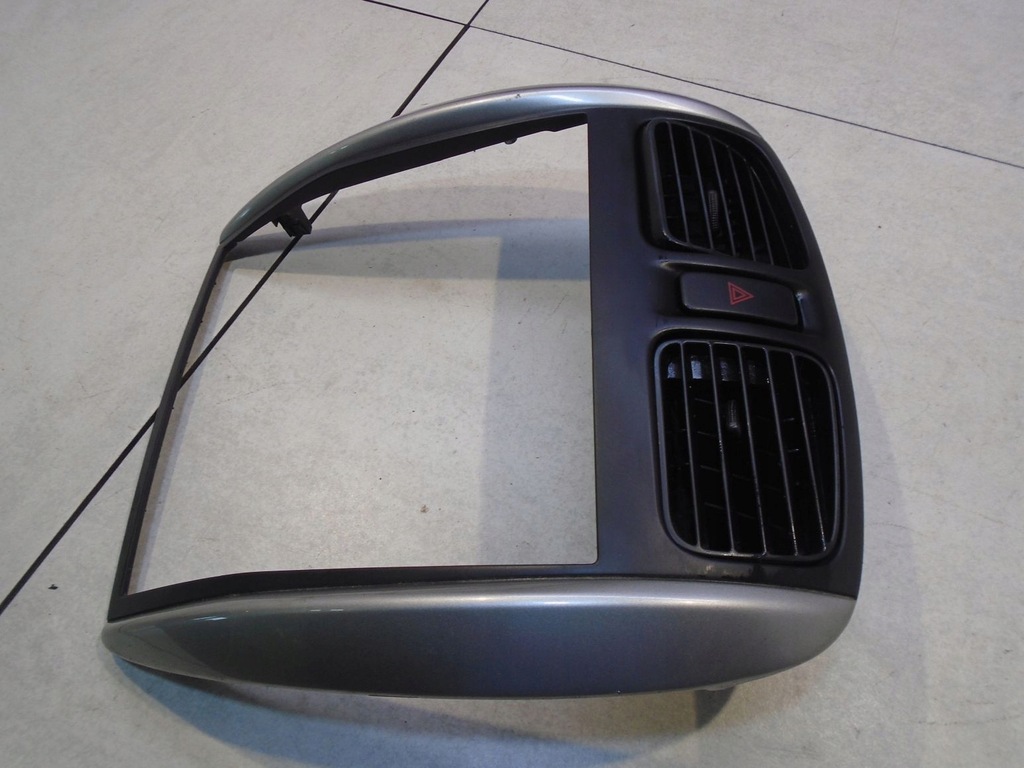 фото №3, Панель середній решітка обдув mazda premacy 2.0 d