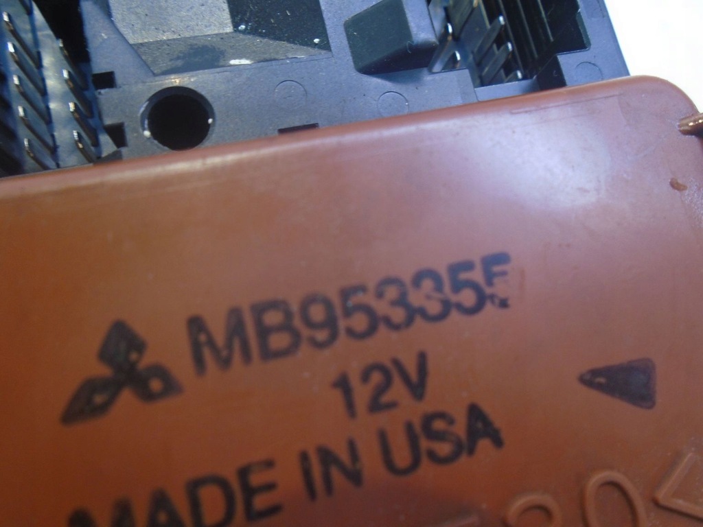 фото №5, Коробка запобіжників carisma lift mb953355