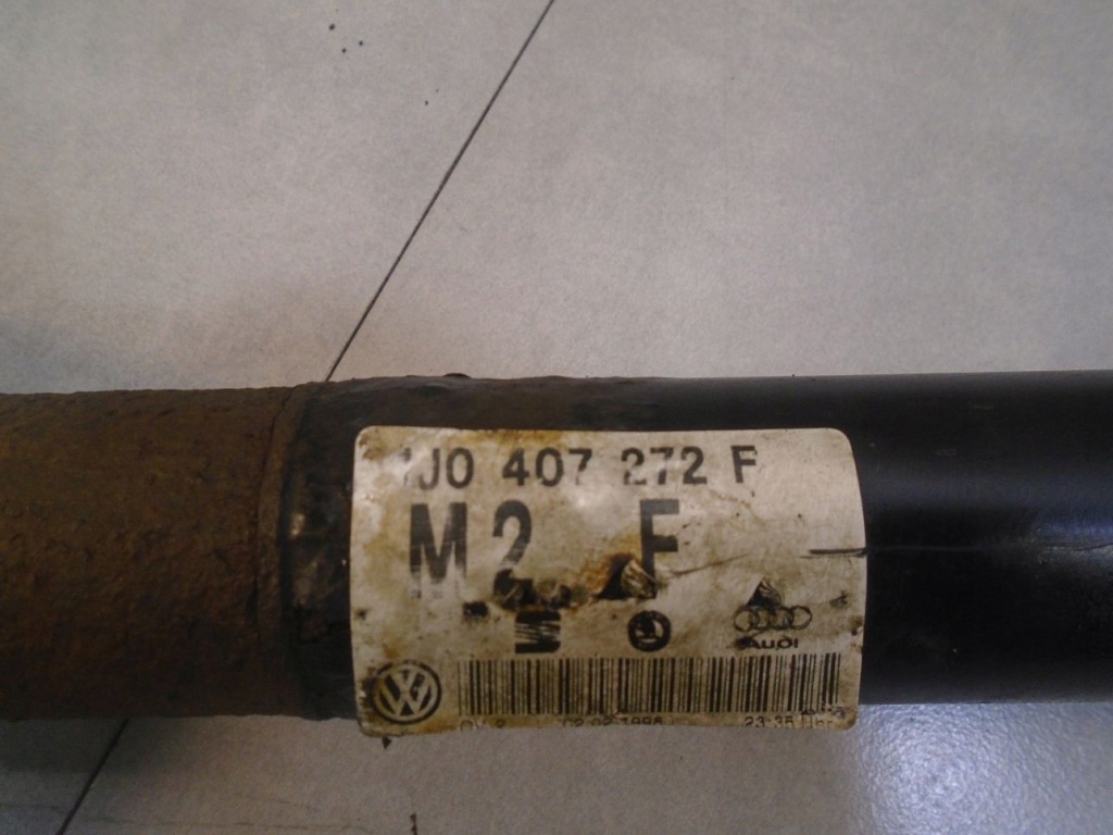 Приводной вал правая длинная vw golf iv 1.4 16v 1j0407272f Цена