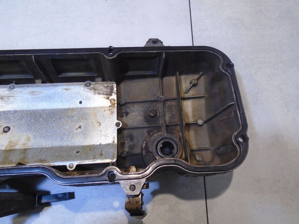 фото №8, Кришка клапанів ford maverick i 2.4b 12v