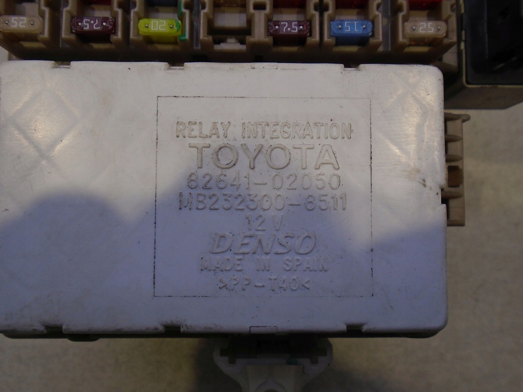 фото №4, Коробка предохранителей corolla e12 1.4 8264102050