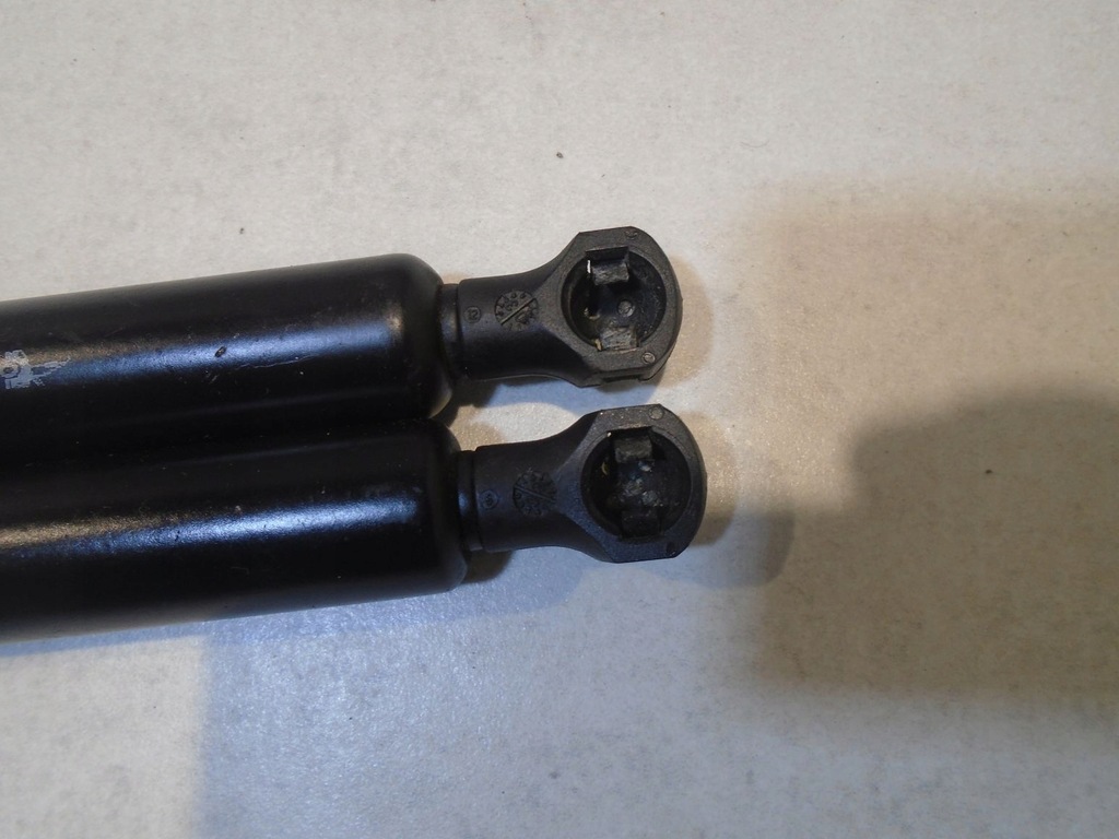 фото №2, Амортизаторы капот перед renault espace iv 8200091749