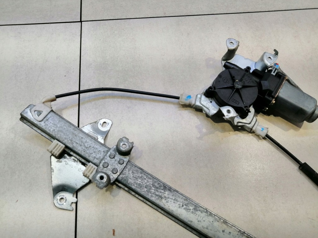 Підйомник скло правий перед almera n16 400600t1 Недорого