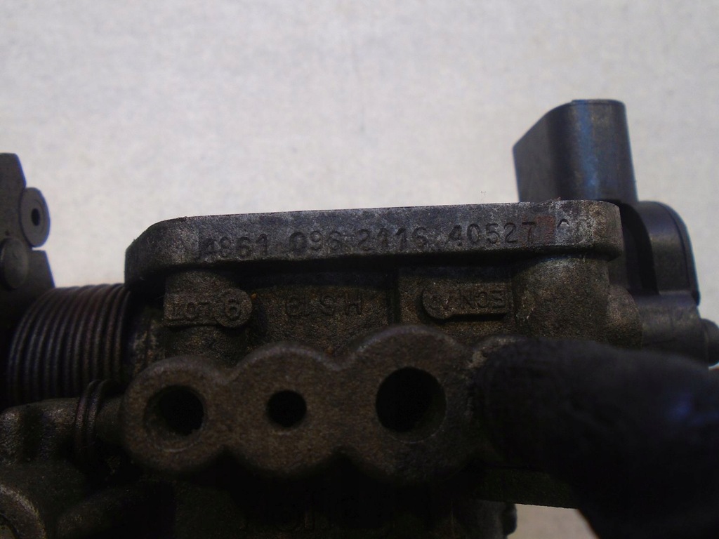 фото №4, Дроссельная заслонка dodge caravan iii 3.3 v6 4861096