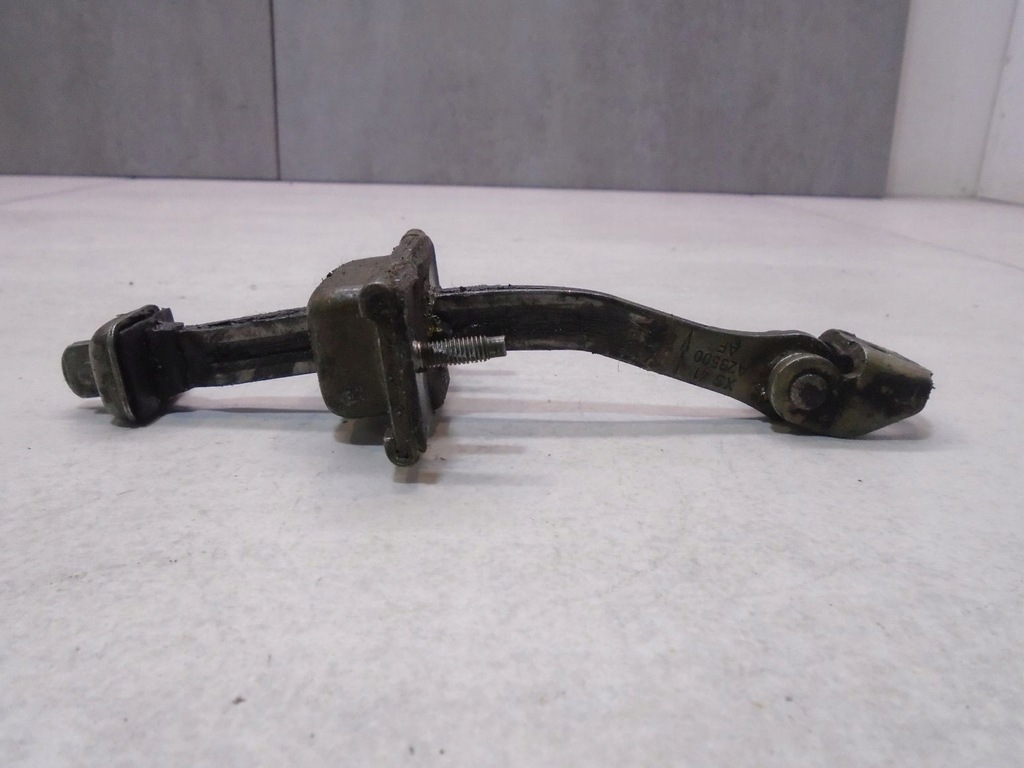 фото №3, Обмежувач двері правий ford focus mk1 3d