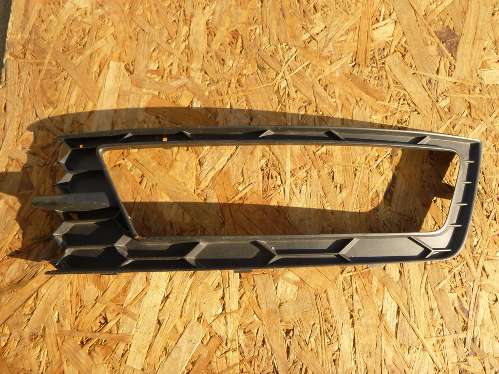 фото №1, Skoda rapid левая решётка решётка радиатора бампер перед 5ja807681