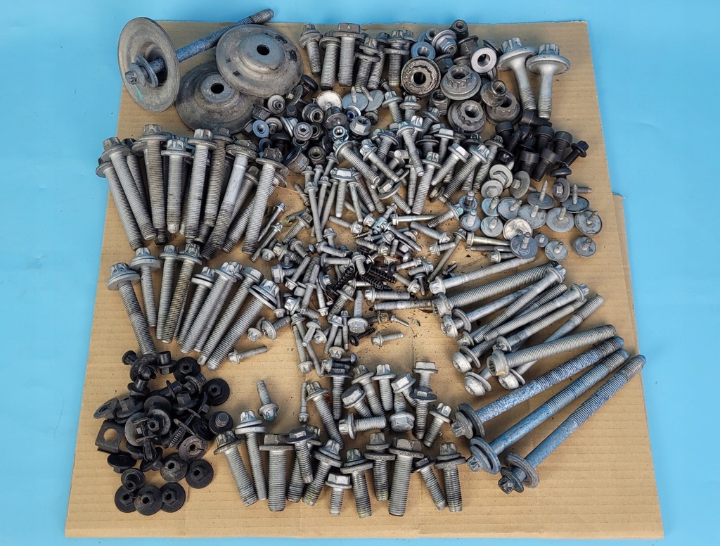 фото №6, Mercedes x247 glb 200 23r болты подвеска кузов салона 9kg