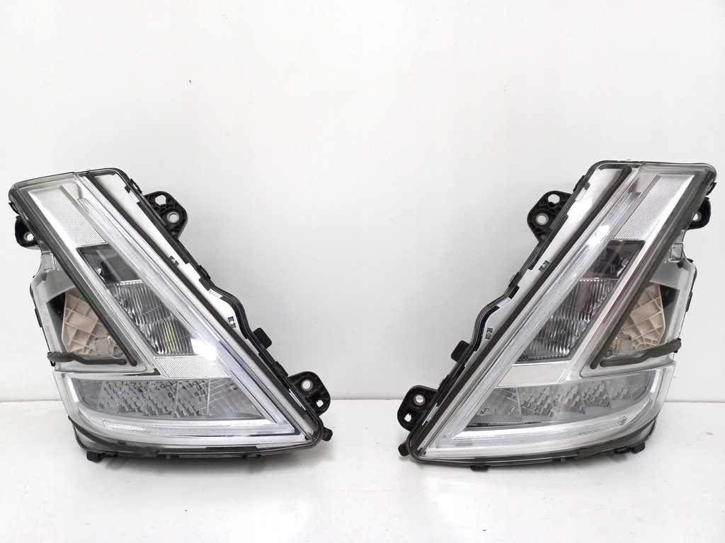 фото №1, Оригинальный фара led лампа volvo fh 5 проверенный - исправные !