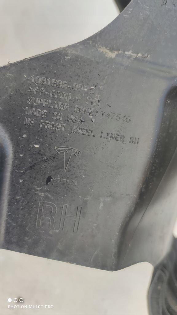 Подкрылок tesla 3 правое передние Доставка