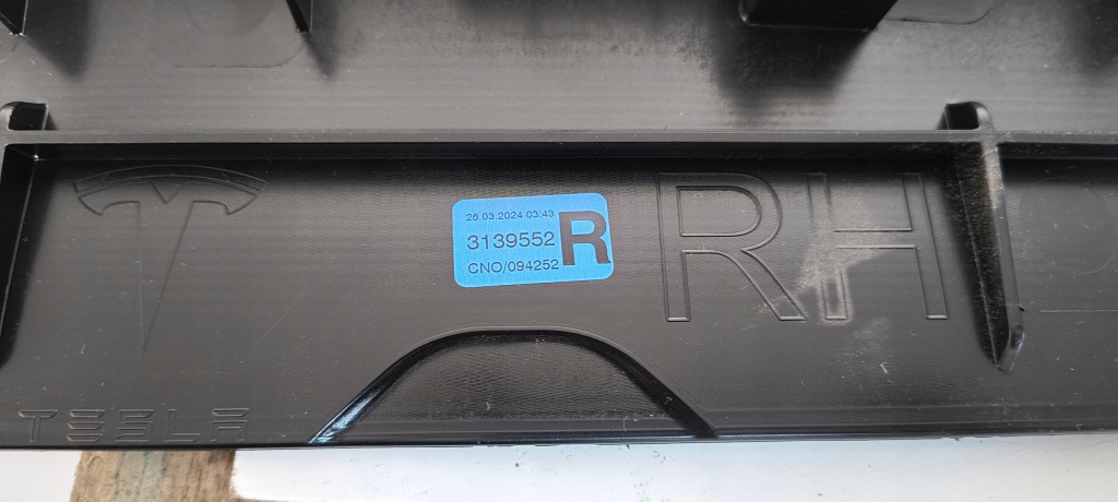 Порог молдинг порог правая tesla model y Цена