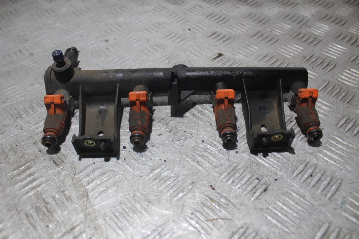 фото №1, Молдинг упорскування peugeot partner i 1.6