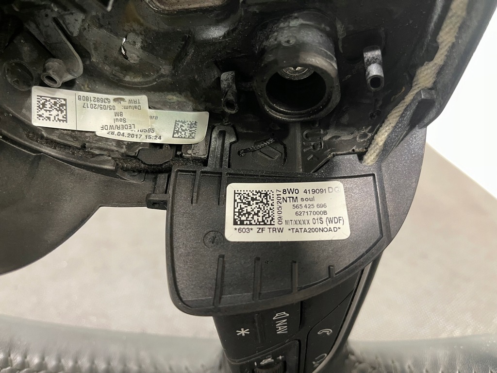 фото №13, Воздуховод кожаный mulitifunkcja лепестки переключения audi a4 b9 8w трёхспицевая