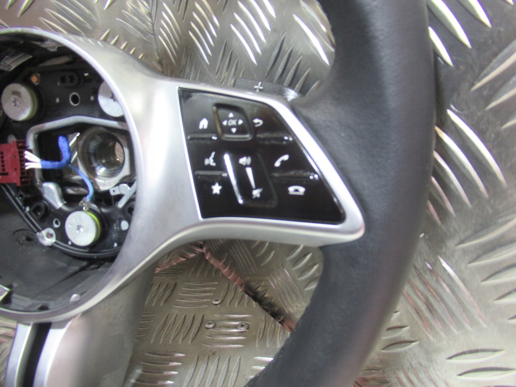 фото №11, Mercedes w206 воздуховод czarna кожа k327