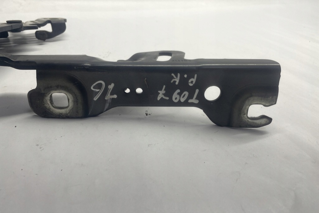 фото №8, Левый петля капот bmw 4 gran coupe f36 13989610 3.0l дизель 230kw 2015