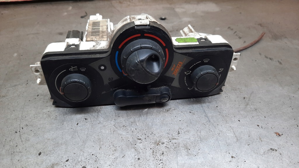 фото №1, Панель кондиционера renault megane ii 1.4b 03r