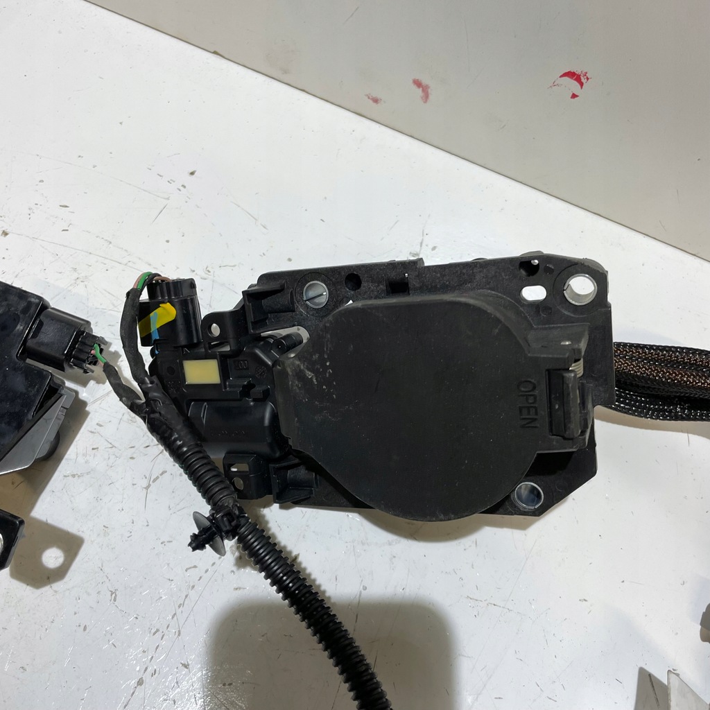 фото №9, Renault twingo iii z.e. роз'єм заряджання 242442073r 296959050r 295147640r