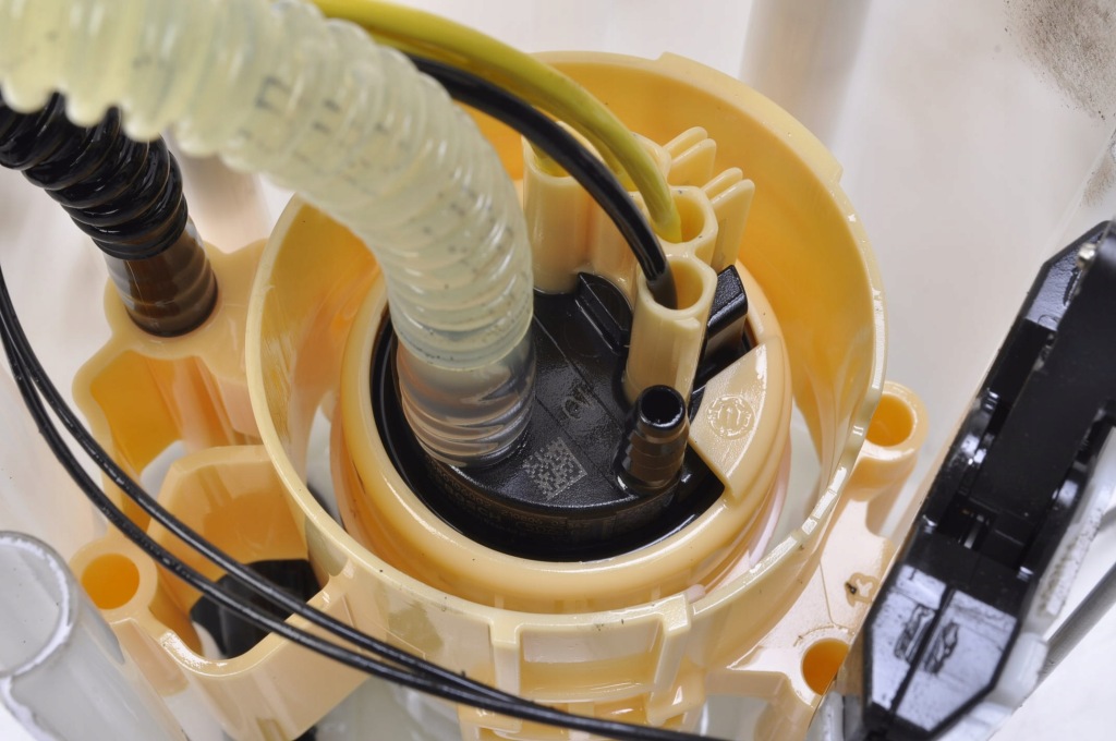 фото №7, Bmw f40 116d 1.5 насос пального 7300466