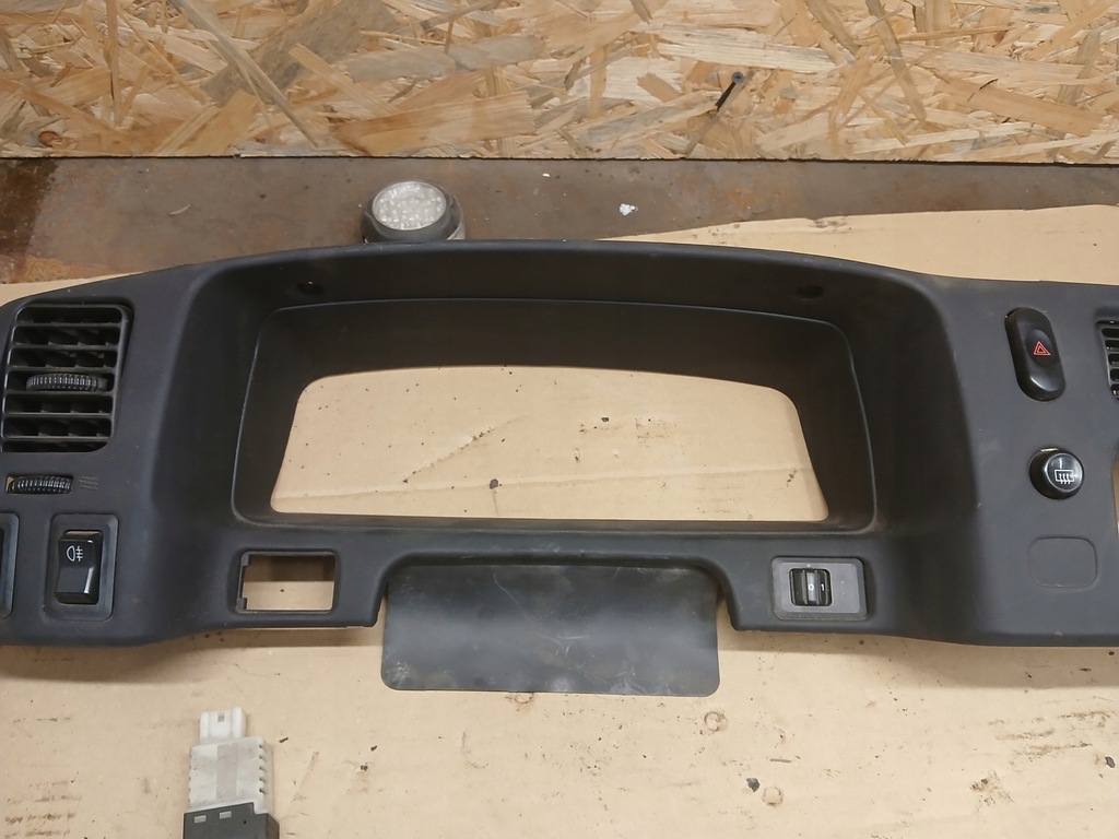 фото №5, Mitsubishi pajero sport i 3.0 v6 консоль / приборная панель