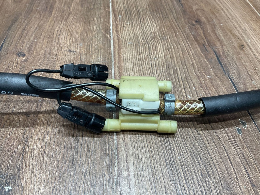 Патрубок рідина do розпилювача скло передньої mercedes sl r129 1298600762 в Україні