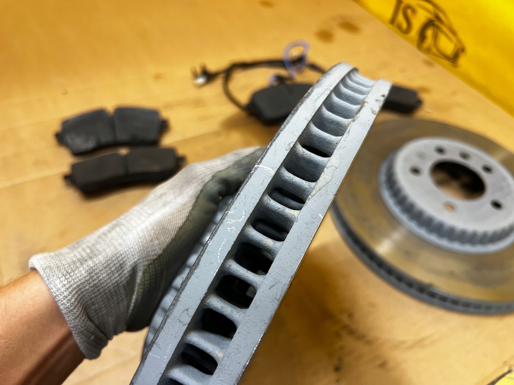 фото №9, Комплект тормозные диски тормозные колодки тормозные перед land rover defender ii l663