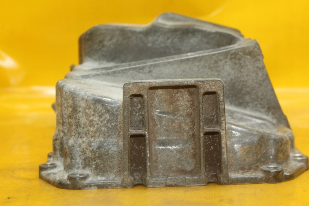 Піддон масляна mini r60 toyota n47c20a 2.0 d 17478601 7811592 Оригінал