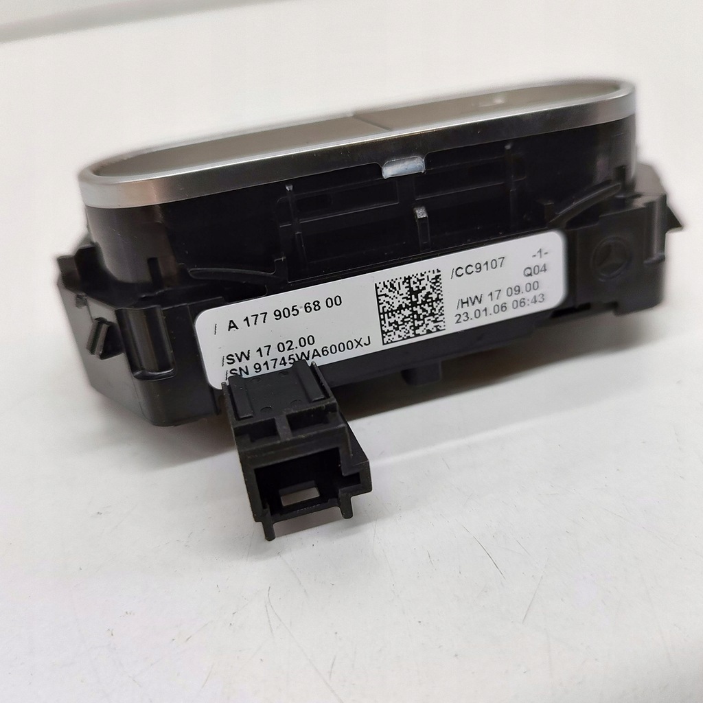 фото №7, Mercedes-benz cla c118 x118 2023 переключатели подогрев сидений