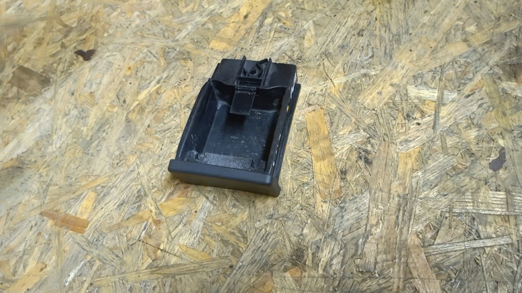 фото №1, Nissan primera p 12 пепельница перед