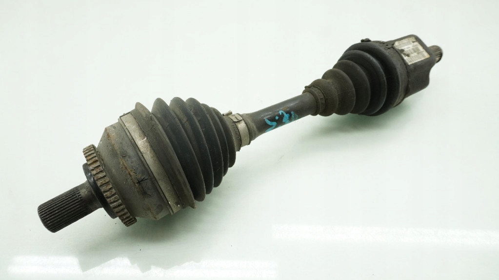 фото №1, Volvo v70 ii 2.5 t приводной вал левая перед p8689210 короткий передняя