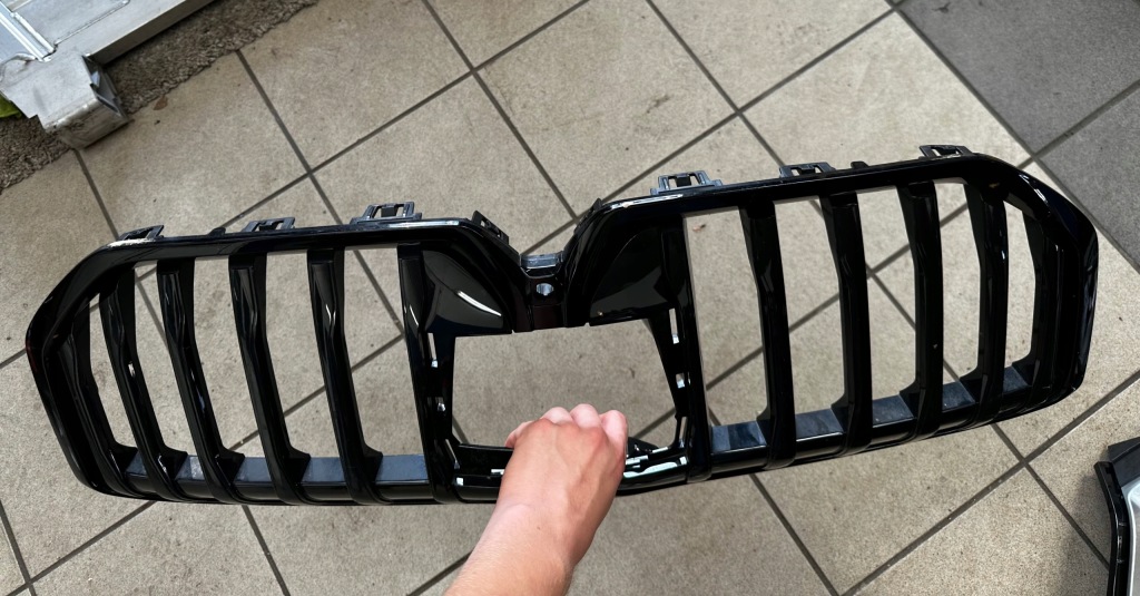 Решітка радіатора решітка радіатора решітка  радіатора bmw 2 u06 9882243-13 Оригінал